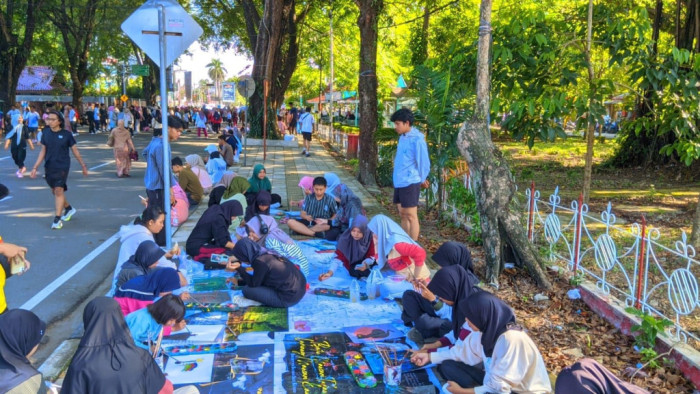 Kegiatan terapi seni yang dilaksanakan Dangau Studio 