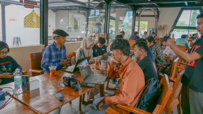 SIEJ (Society of Indonesia Environtmental Journalists) Simpul Sumbar dan Walhi Sumbar menggelar konferensi pers Kamis (9/1/2025) yang menyatakan pimpinan baru Sumatera Barat ini punya pekerjaan rumah (PR) besar soal pengelolaan sumber daya alam.