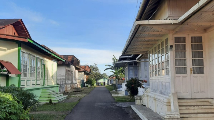 he houses in Nagari Koto Gadang exhibit strong Minangkabau architectural characteristics, often blended with Dutch colonial influences. The main features of the houses in this area include: