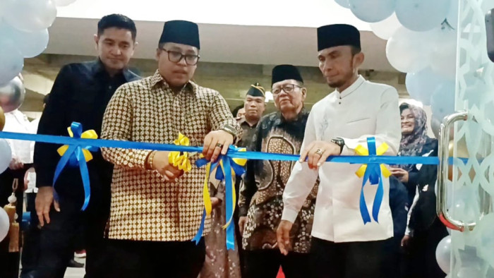 Wali Kota Padang Panjang, H. Hendri Arnis, BSBA meresmikan Istana Lansia yang berlokasi di basement Masjid Agung Manarul Ilmi, kompleks Islamic Centre Padang Panjang, Rabu (28/5/2025).