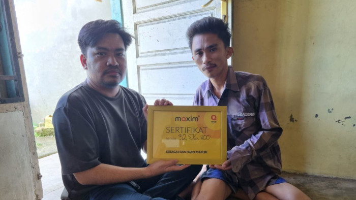 Seorang Mitra Pengemudi Maxim DI Padang Terima Santunan Rp32.000.000 Dari YPSSI