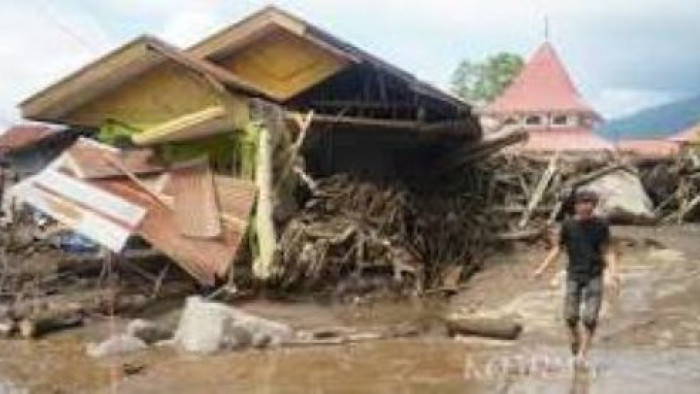 Lahar dingin Gunung Marapi merusak puluhan unit rumah warga. Jumat, 13 Juni 2025  