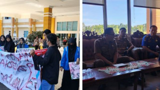 100 Hari Kerja Bupati Pasbar, Mahasiswa Unjuk Rasa di Halaman Kantor Bupati
