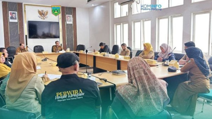 Agar festival ini berlangsung dengan baik dan meriah serta sukses, Pemerintah Kota adakan Rapat Persiapan di Ruang VIP, Selasa (15/7/2025).