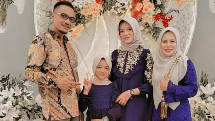 Diva Aurel bersama kedua orang tuanya dan adiknya