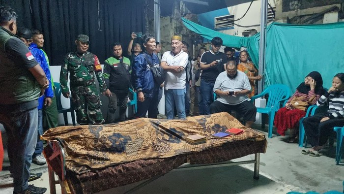 Jenazah Affan Kurniawan saat tiba di rumah duka foto detikcom