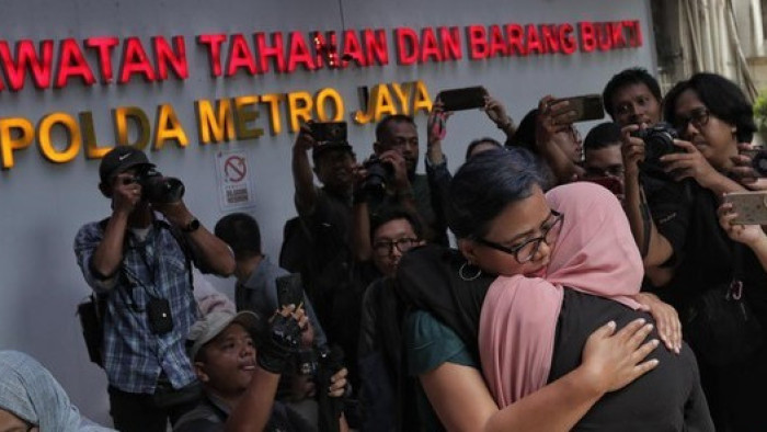 Keluarga aktivis jenguk Delpedro fto CNN