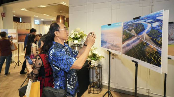 Pameran Seni Fotografi bertema “Dialog dengan Pegunungan Que dan Hua”