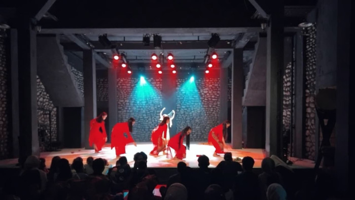Pementasan “Balimau” karya Filhamzah yang dibawakan Sanggar Seni Cahayo Bundo Padang di Festival Nan Jombang Tanggal 2 pada Jumat, 3 Oktoiber 2025 lalu.