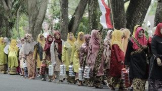 Festival Mangirai di Tapian Sukses, Danau Singkarak Jadi Panggung Budaya Warga