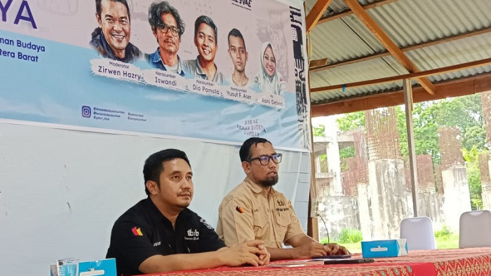 Kepala  Taman Budaya Sumbar, M. Devidan  Kepala Seksi Produksi dan Kreasi Seni Taman Buadaya  Sumbar, Ade Efdira, Foto scientia.id