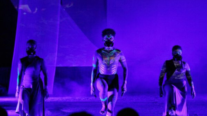 Pementasan seni Bala Bhumi karya sutradara Afrizal Harun yang dipentaskan pada Selasa, 23 Desember 2025 di Auditorium Boestanul Arifin Adam ISI Padang Panjang.foto denny cidaik 