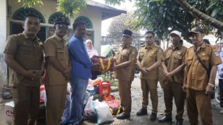 Bupati Yulianto Serahkan Bantuan kepada Korban Kebakaran Rumah di Ujung Gading