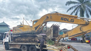 Polres Pasbar Tangkap 1 Eskavator Tambang Ilegal  dan 8 Terduga Penambang 