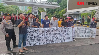 Ada Bentangan Spanduk 'Adili Jokowi', Demo Rakernas PSI Meledak di Makassar