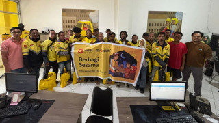 Maxim Bagi Sembako Ramadan untuk Driver di Sumbar