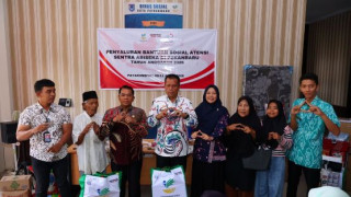 Wakil Wali Kota Payakumbuh Menyerahkan Bantuan ATENSI 