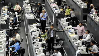 Rupiah Tembus Rp18.000 per Dolar AS, IHSG Terpuruk ke Titik Terendah Sejak Pandemi