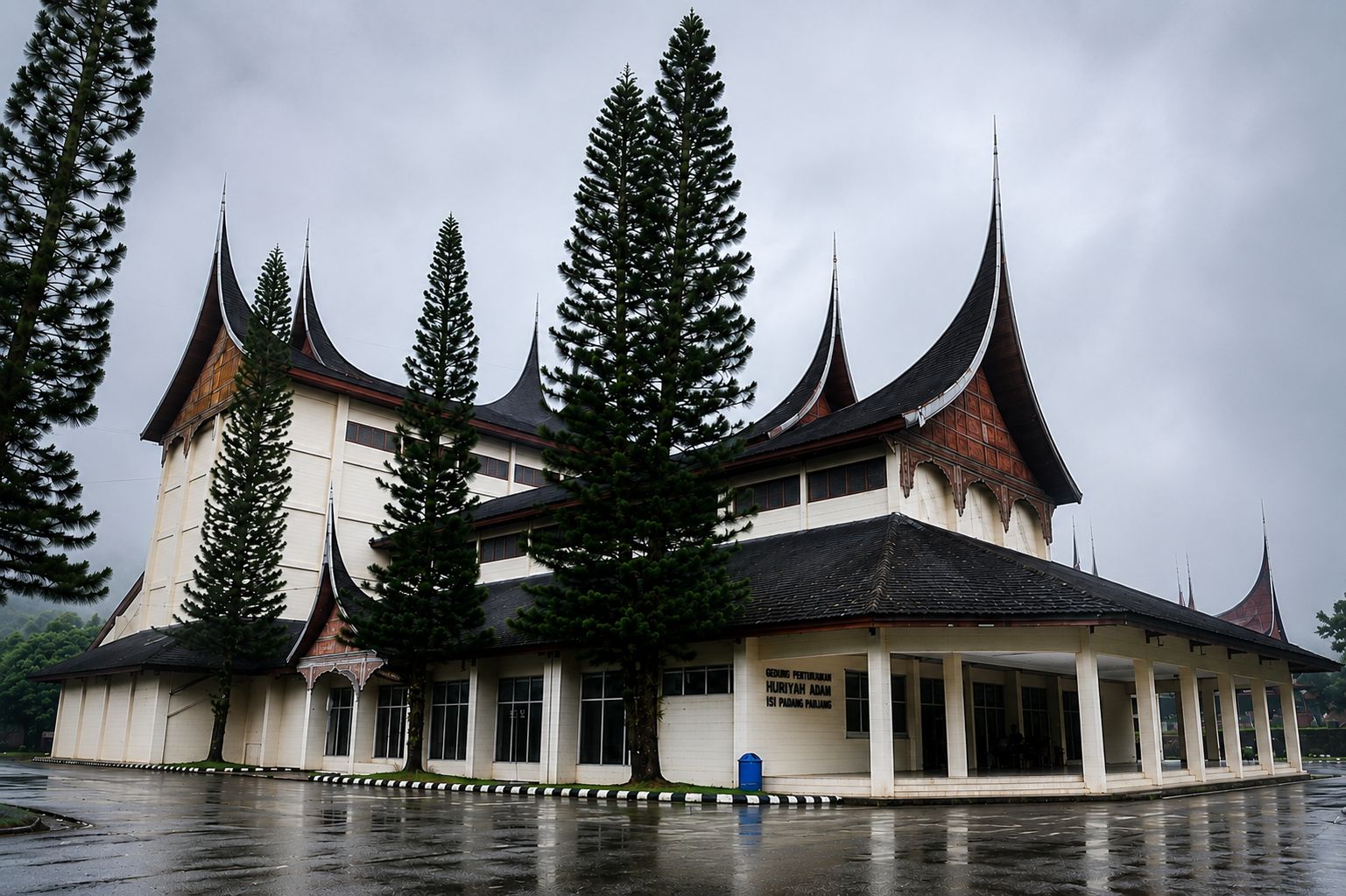 Gedung Pertunjukan Hoerijah Adam ISI Padang Panjang