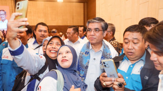 Menaker: Kolaborasi Pemerintah, Pengusaha, dan Serikat Pekerja Kunci Daya Saing Tenaga Kerja