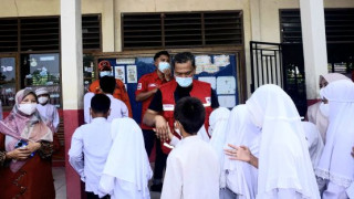 Kabut Asap di Pasbar, Pemda dan PMI Bagikan Masker
