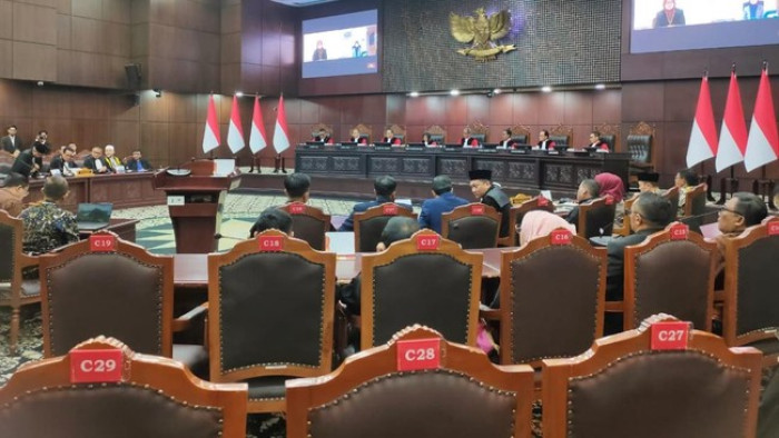Kemendikdasmen, Atase Pendidikan KBRI di Singapura dan Australia beri keterangan di sidang PHPU syarat pendidikan Gibran Rakabuming Raka. (foto MK)
