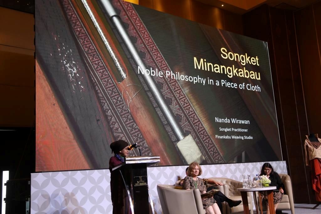 Nanda Wirawan dari Studio Wastra Pinankabu menjadi keynote speaker dalam ASEAN Traditional Textile Symposium ke-7 di Yogyakarta 