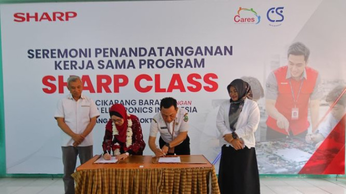Penandatanganan MoU kerjasama program Sharp Class di SMKN 1 Cikarang Barat
